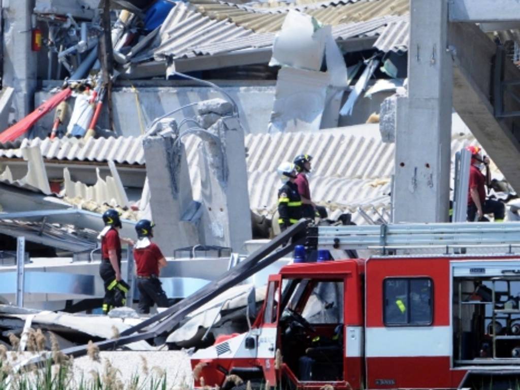 Capannoni crollati per il terremoto in Emilia 