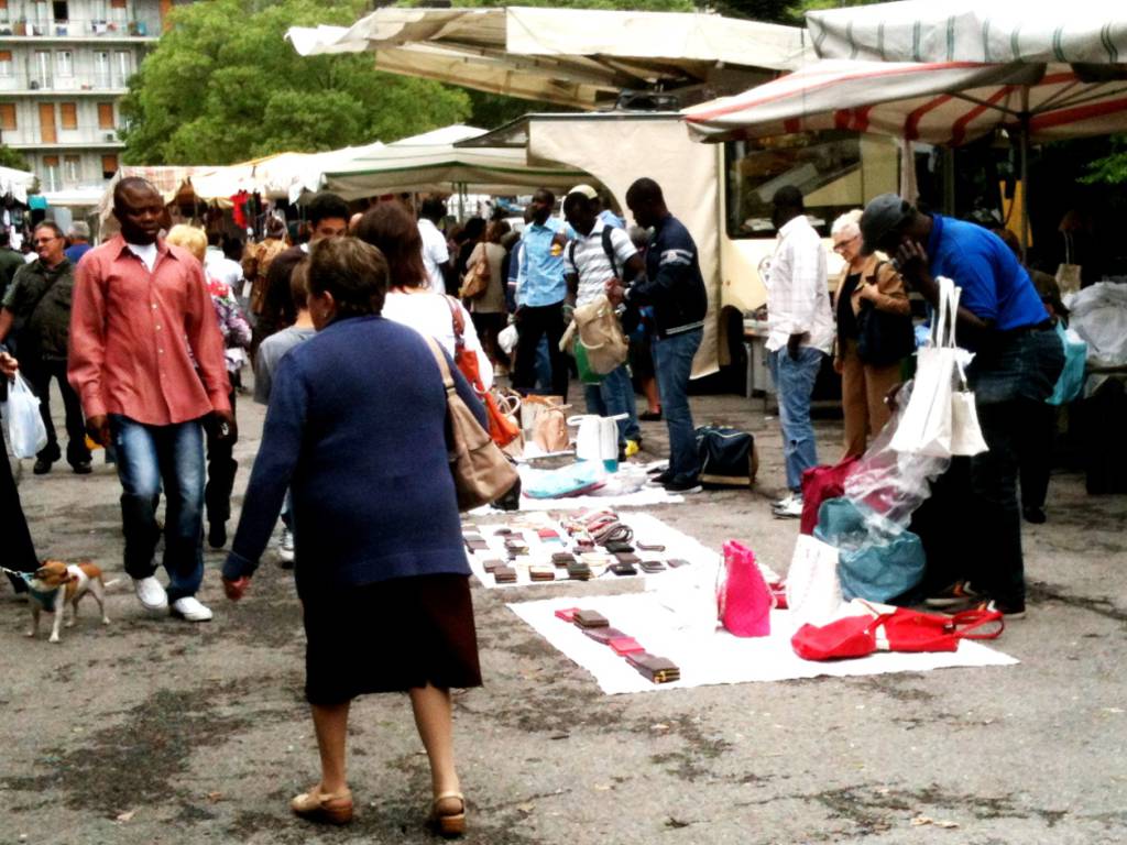 Abusivi al mercato