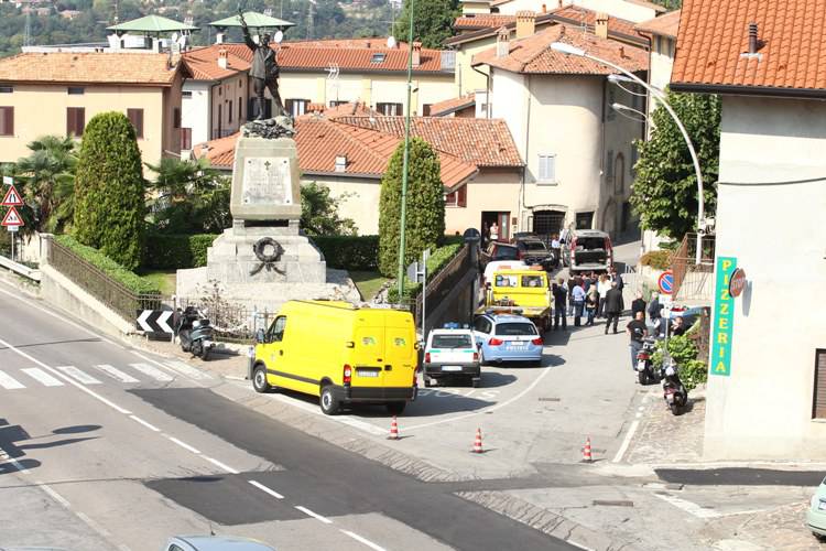 Villa d'Adda, anziano investito da un'auto in folle