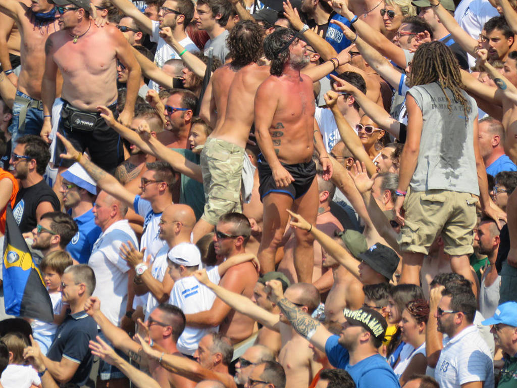 La presentazione dell'Atalanta dalla Curva Nord