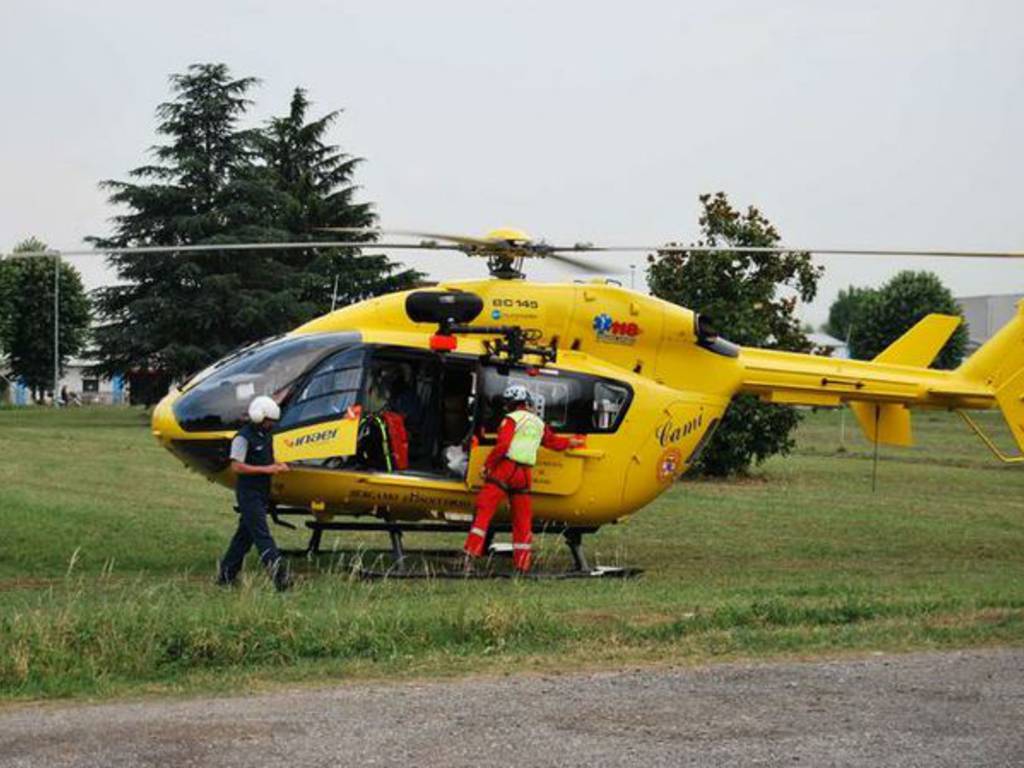 L'elisoccorso per trasportare un bimbo di 9 anni caduto a Songavazzo