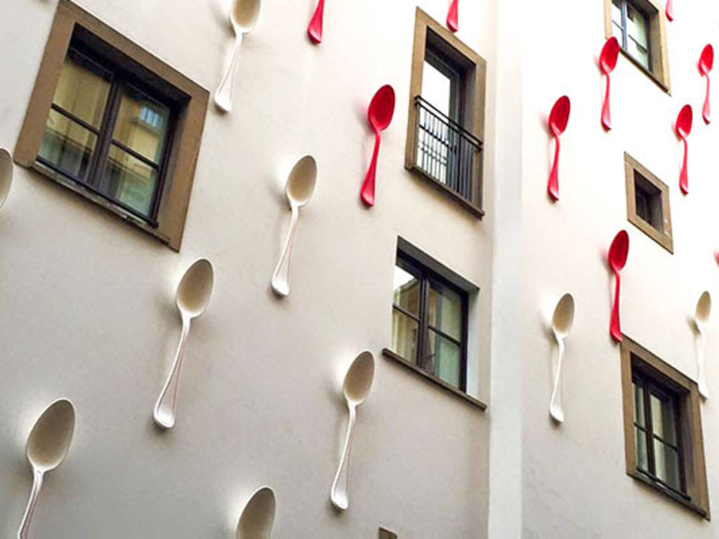 Maxi cucchiai della Persico per Gallery Hotel Art - BergamoNews