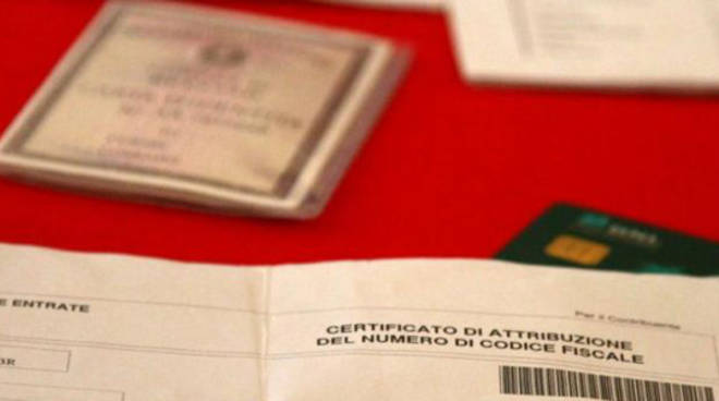 Carta d'identità falsa: 2 anni e 20 giorni di reclusione 