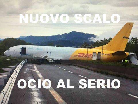 Incidente aereo, l'ironia dei social