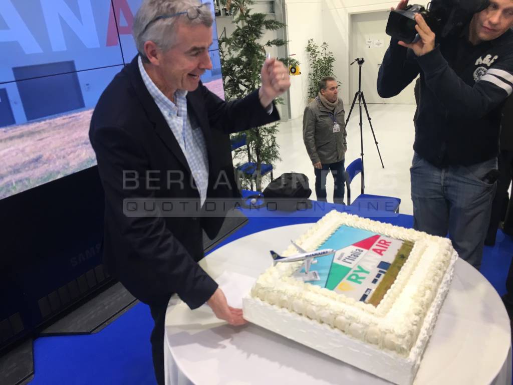 Orio, inaugurato l'hangar Ryanair 