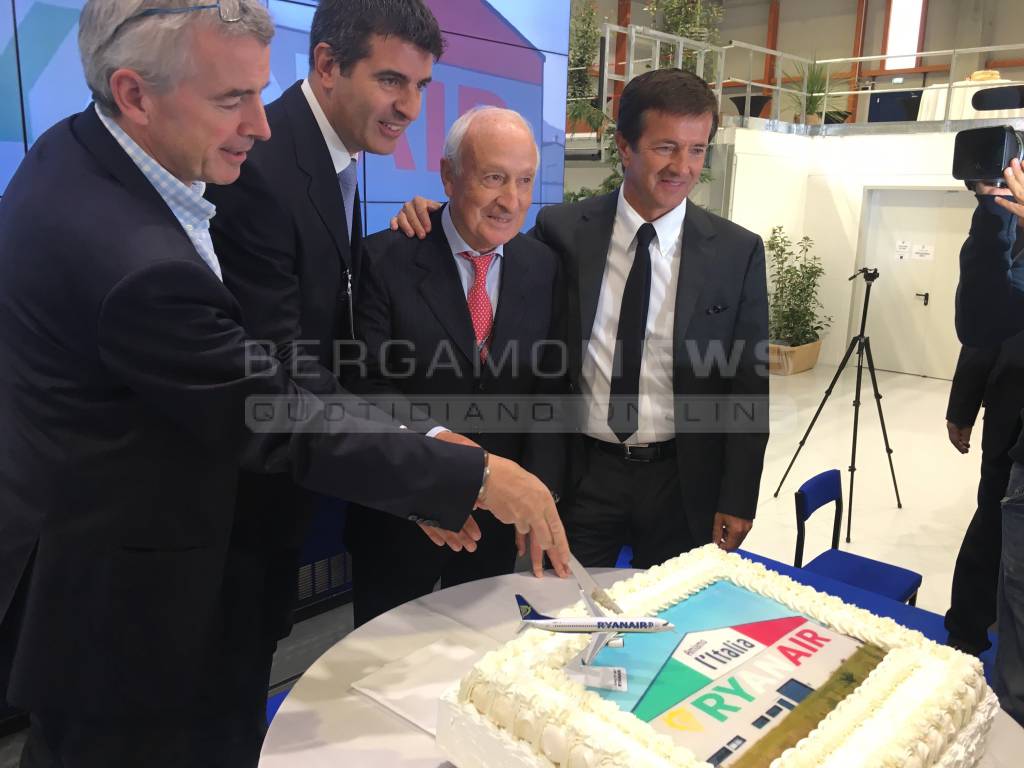 Orio, inaugurato l'hangar Ryanair 