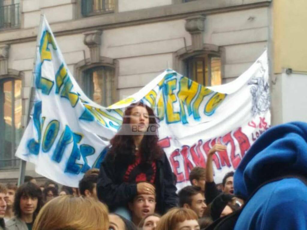 Gli studenti scioperano contro l’alternanza: anche Bergamo scende in piazza