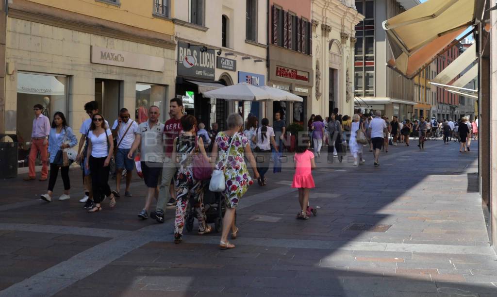 Primo giorno di saldi a Bergamo