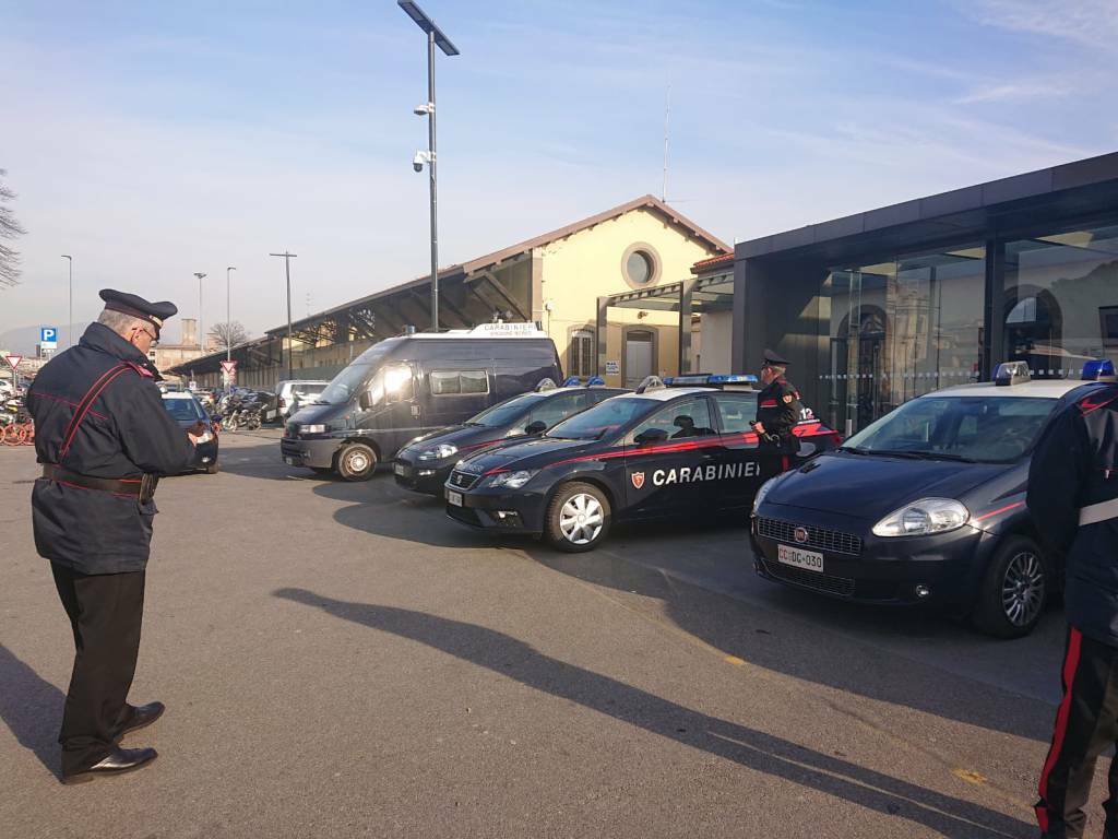 Bergamo, carabinieri alla stazione