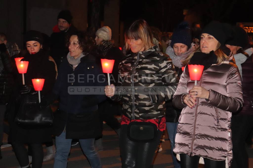 La fiaccolata in ricordo di Marisa, uccisa a 25 anni