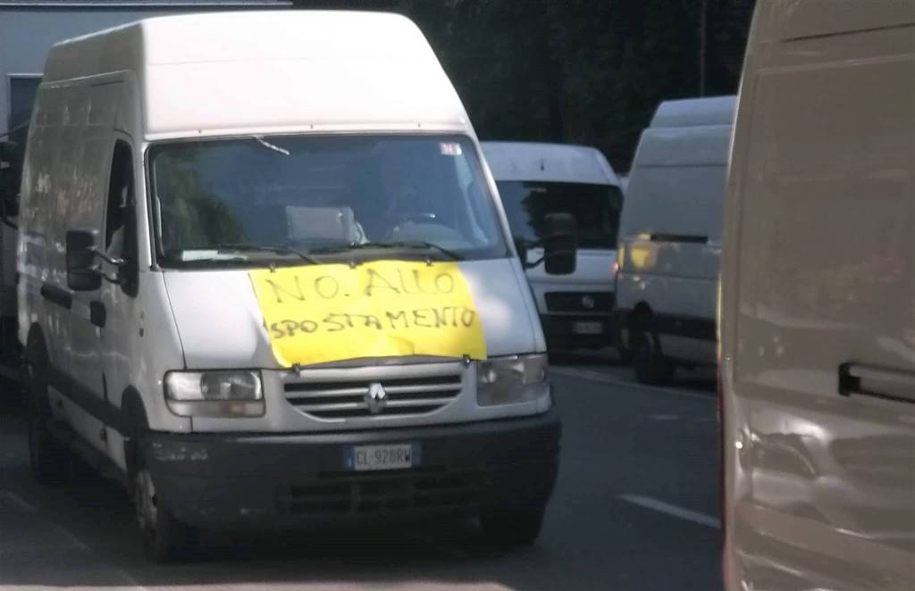 Ambulanti in corteo nel centro di Bergamo