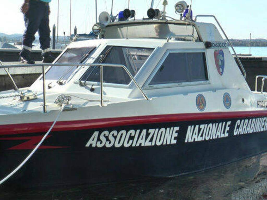 Associazione-nazionale-carabinieri-lago-diseo-imbarcazione