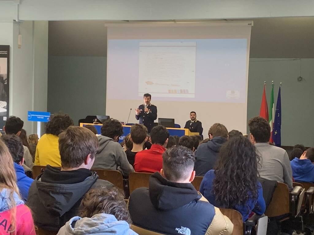 la polizia incontra gli studenti del Natta