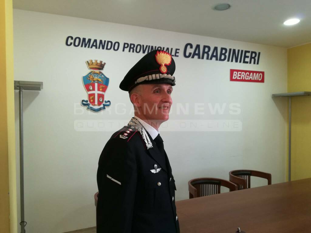 Il nuovo distintivo dei forestali sulla giacca da carabiniere