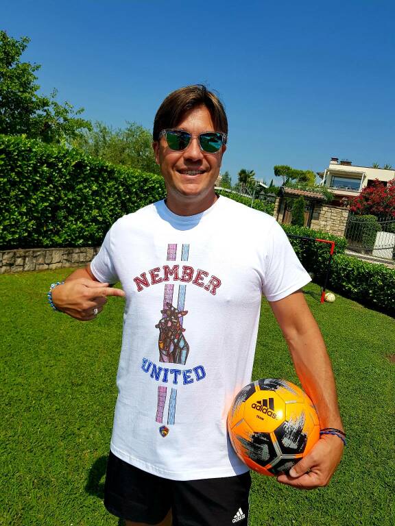 Nember United t shirt