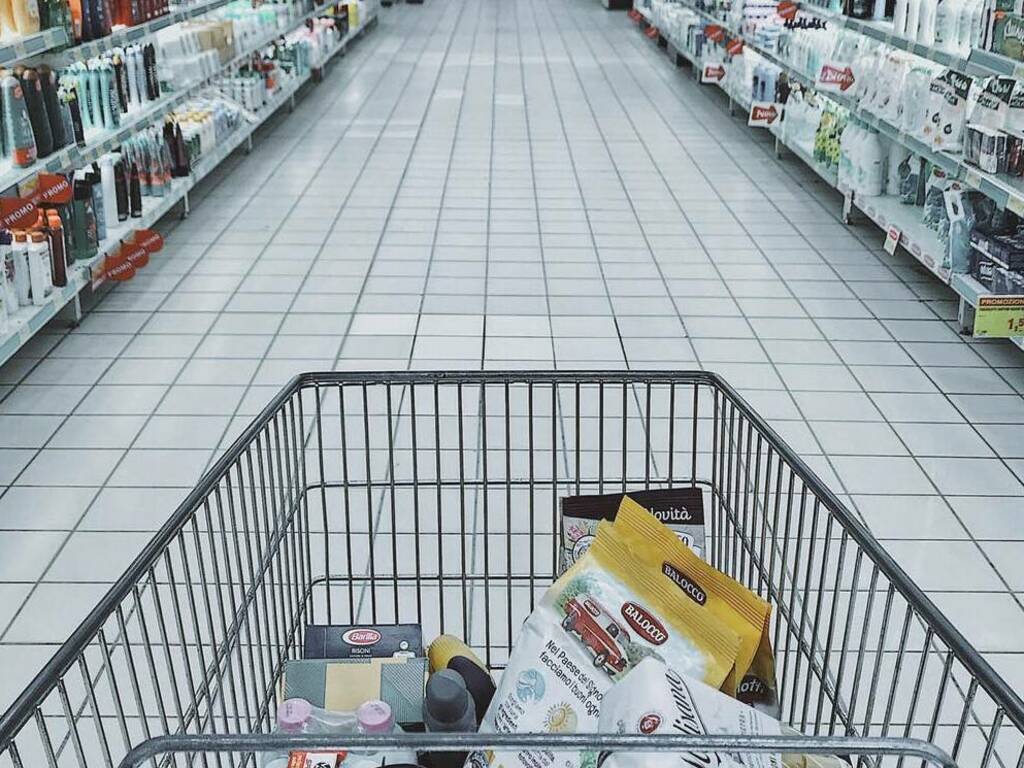 supermercato carrello (foto Oleg Magni da Pexels)