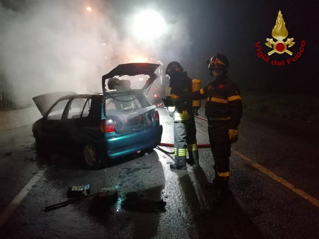 auto a metano a fuoco