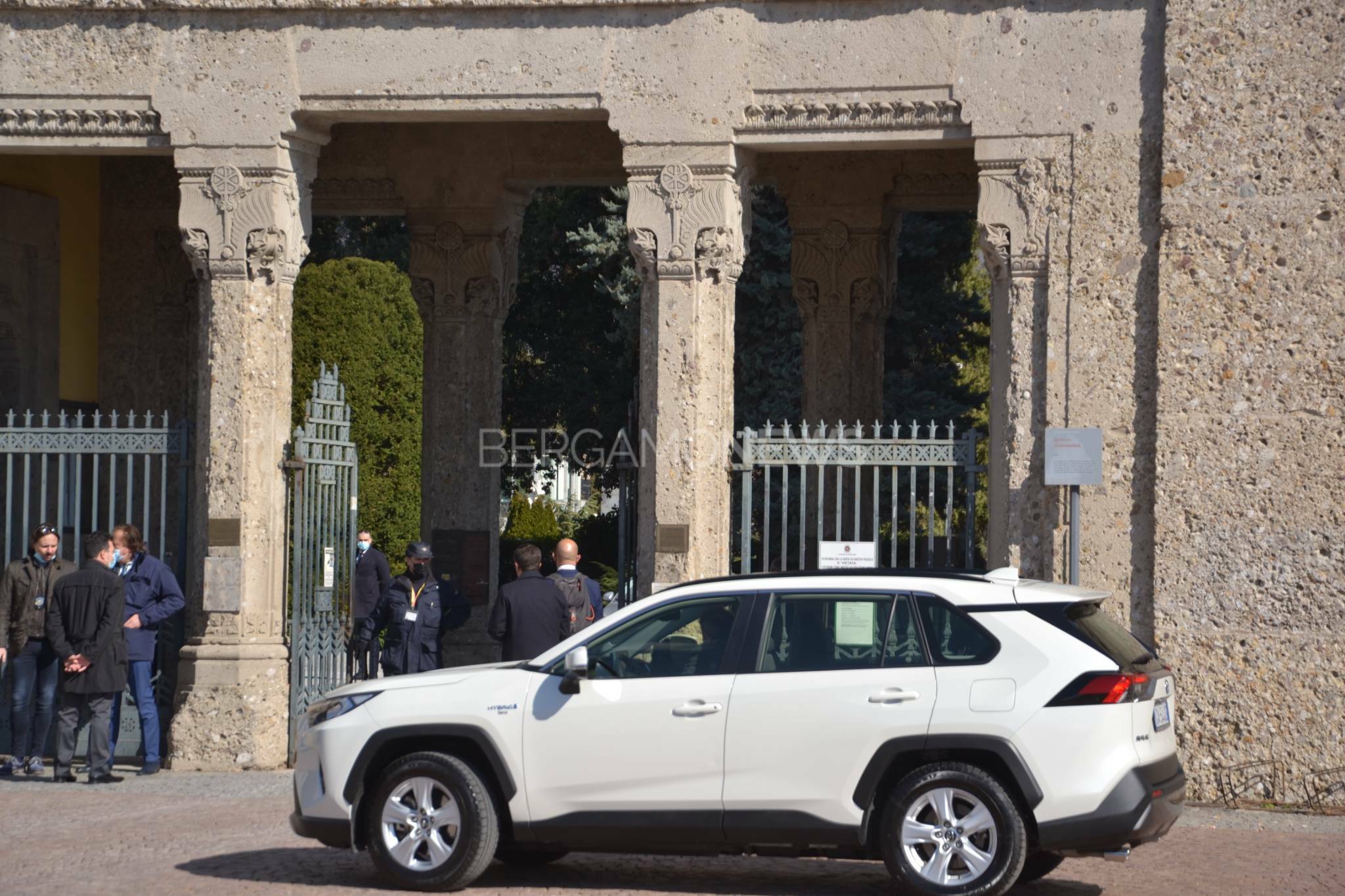 Il premier Draghi al Cimitero di Bergamo