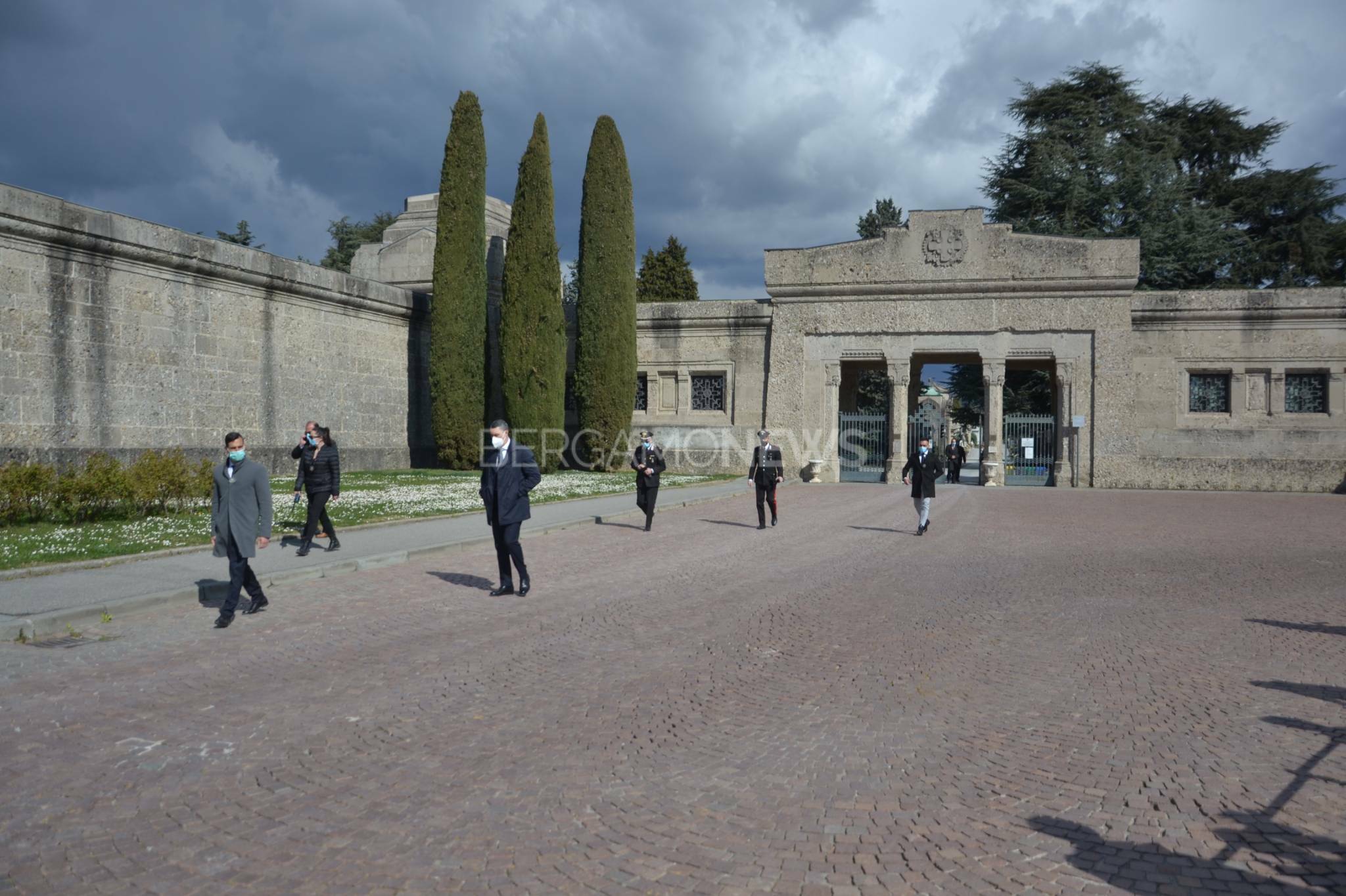 Il premier Draghi al Cimitero di Bergamo