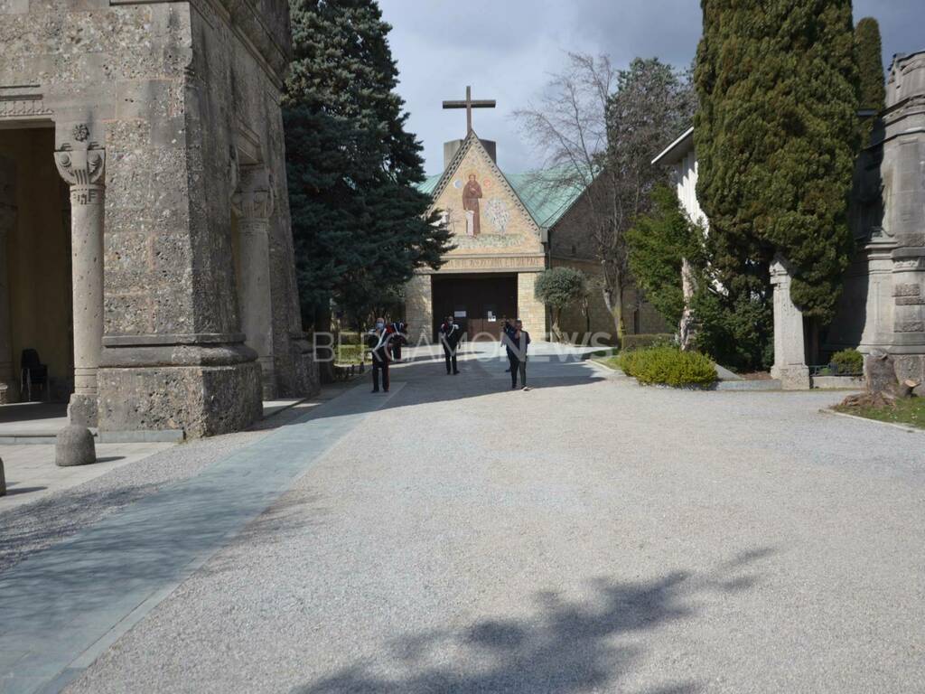 Il premier Draghi al Cimitero di Bergamo