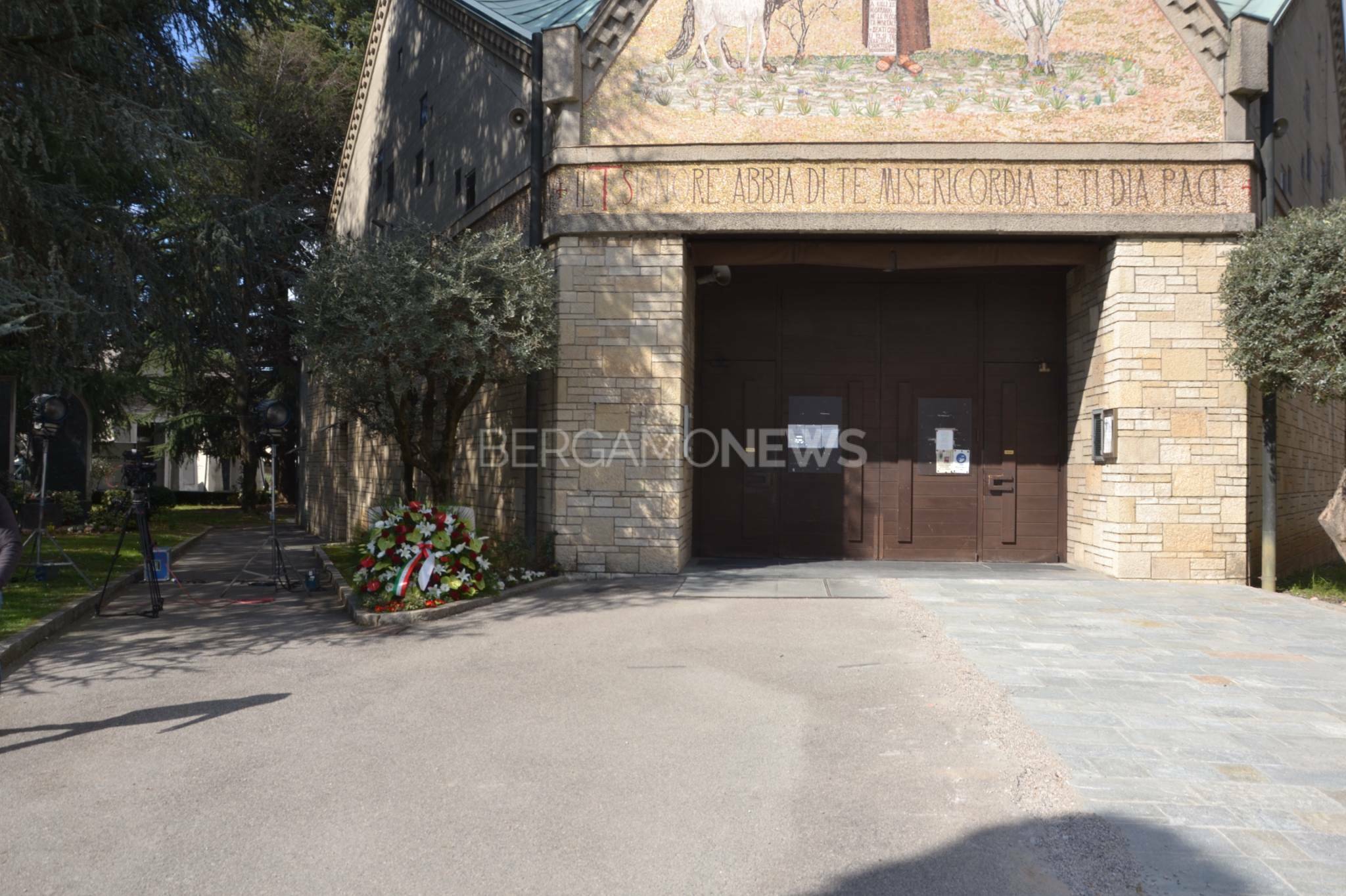 Il premier Draghi al Cimitero di Bergamo