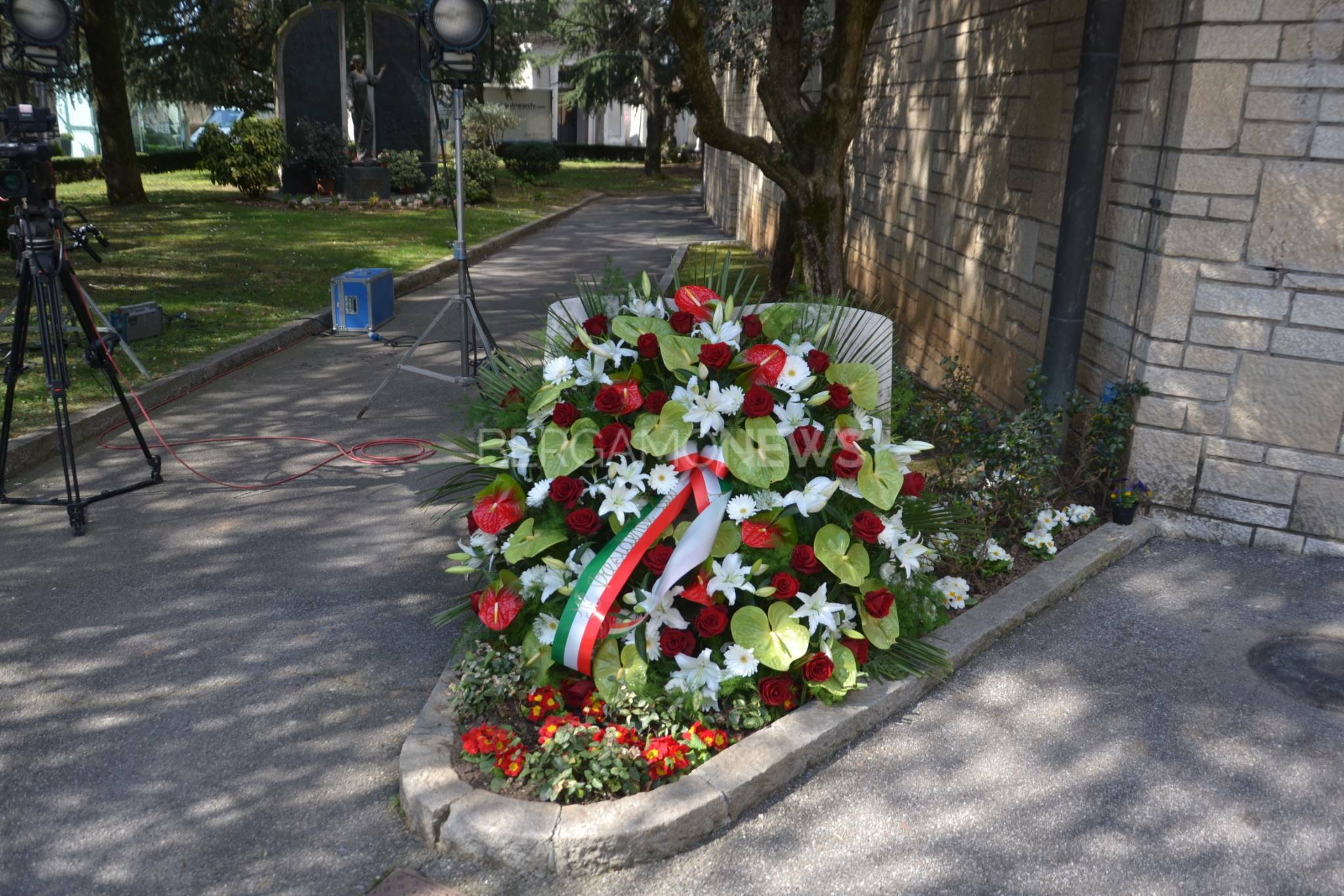 Il premier Draghi al Cimitero di Bergamo