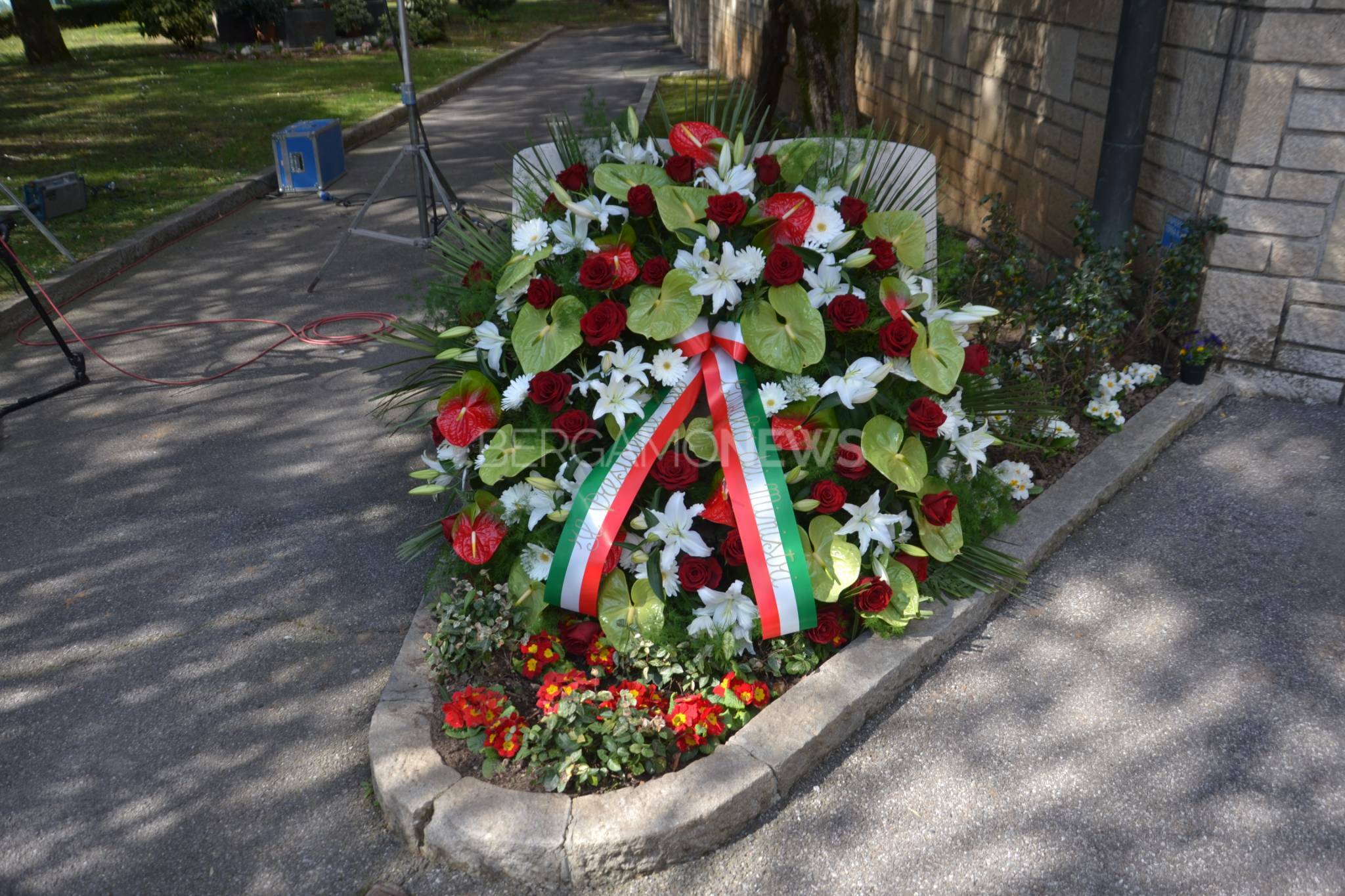 Il premier Draghi al Cimitero di Bergamo