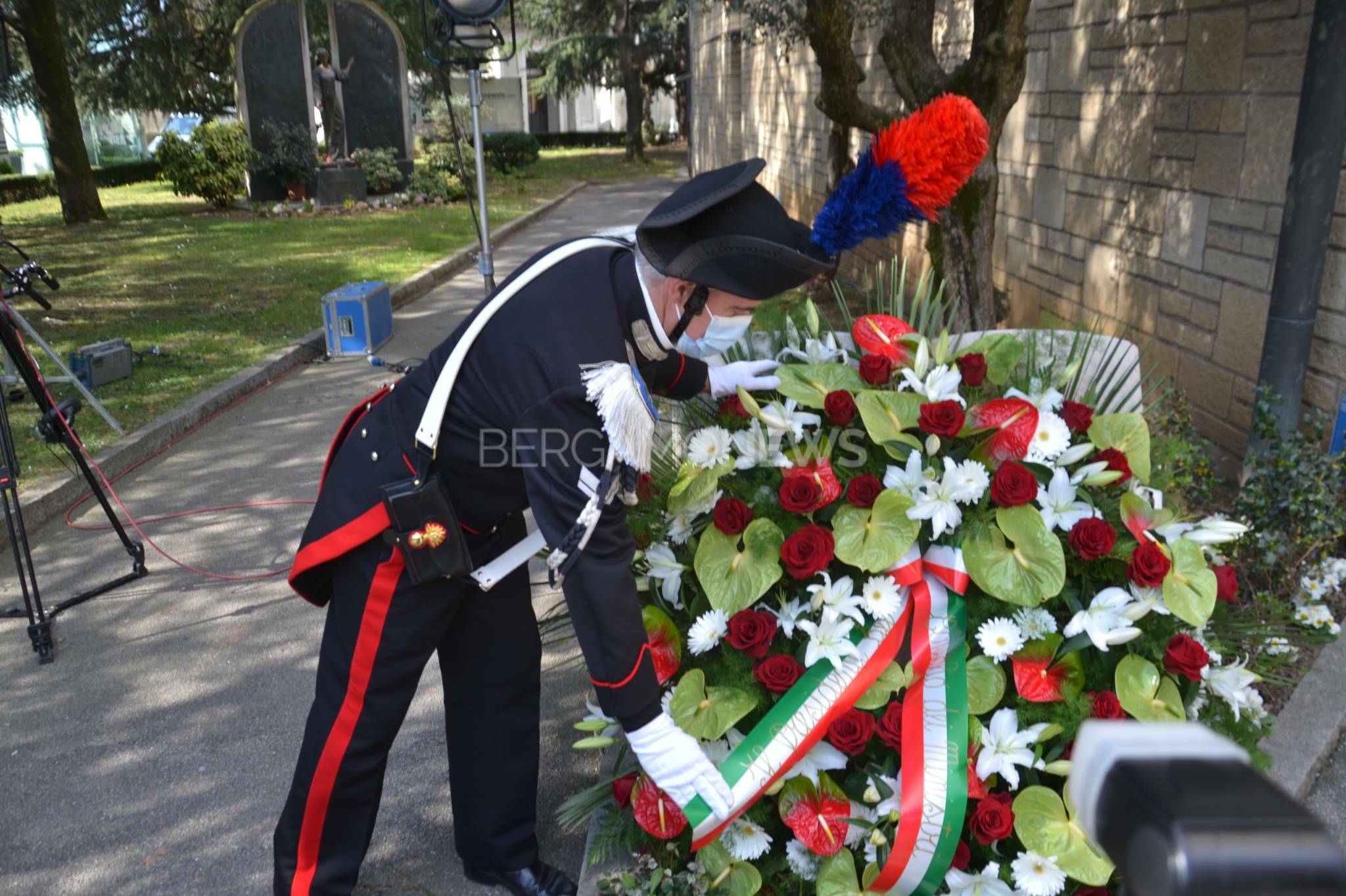 Il premier Draghi al Cimitero di Bergamo