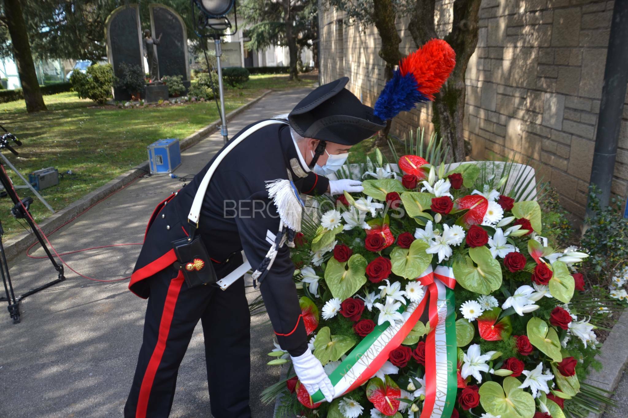 Il premier Draghi al Cimitero di Bergamo