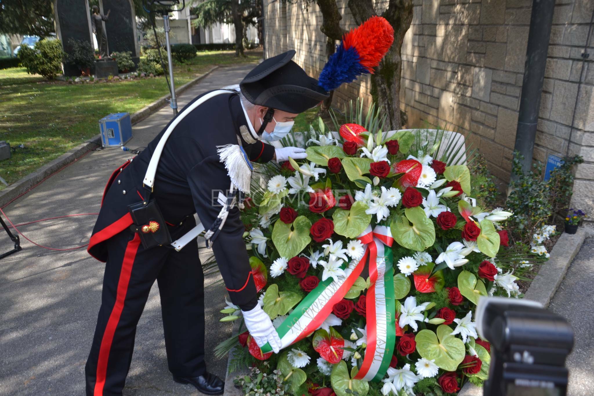 Il premier Draghi al Cimitero di Bergamo