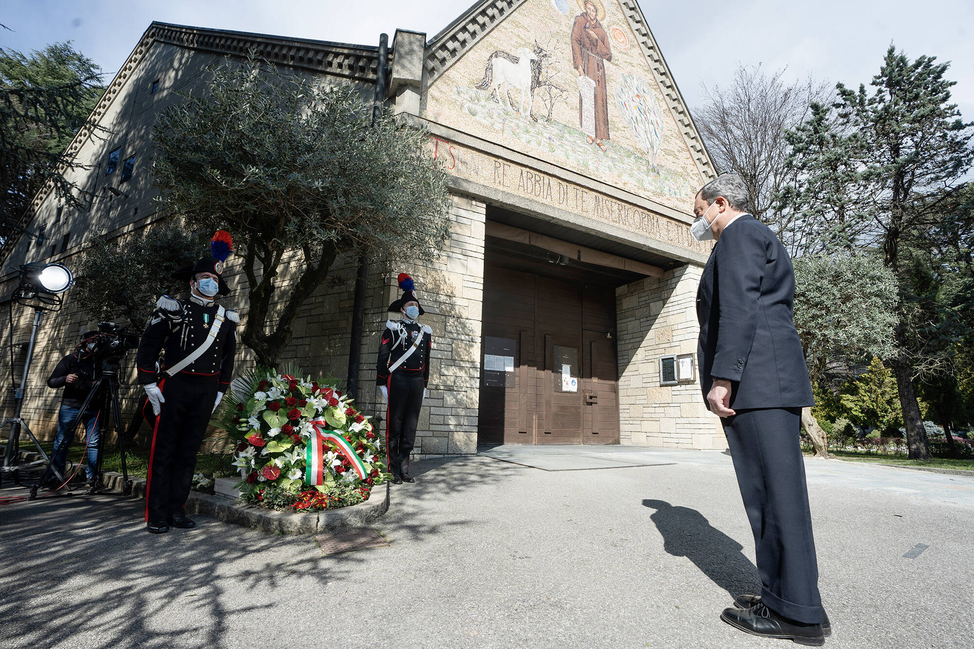 Il premier Draghi al Cimitero di Bergamo