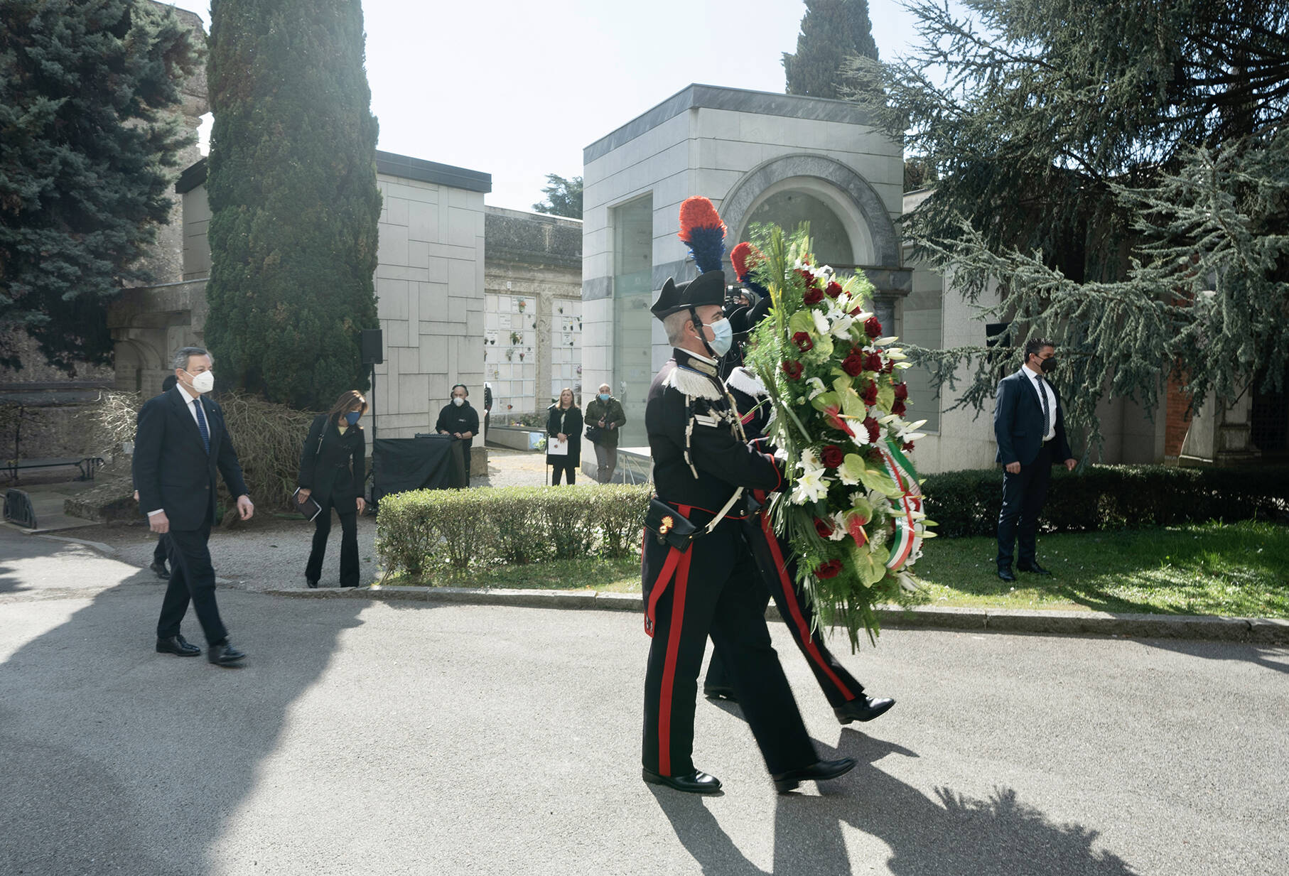 Il premier Draghi al Cimitero di Bergamo