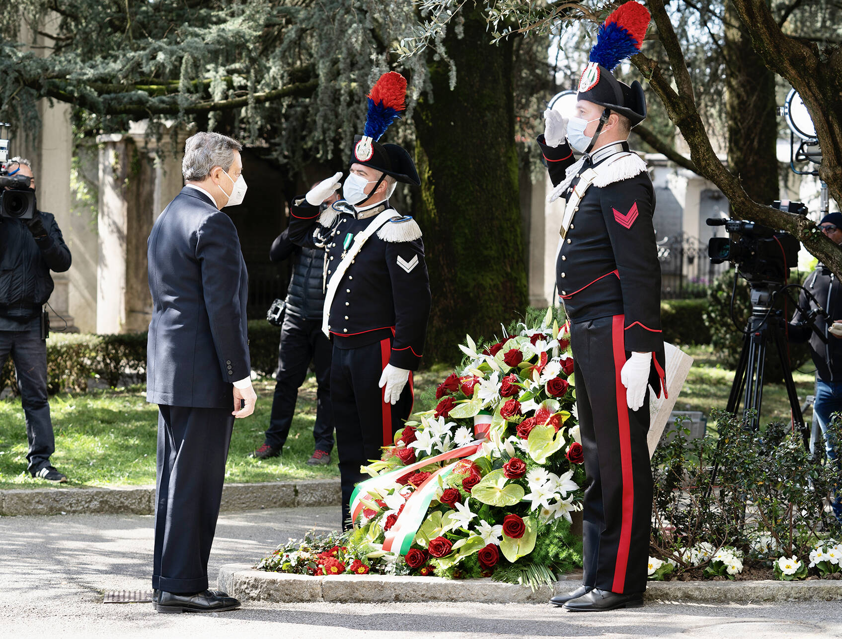 Il premier Draghi al Cimitero di Bergamo