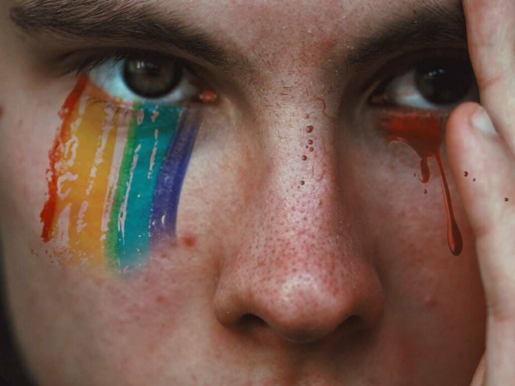 omofobia (Foto Adrian Swancar da Unsplash)