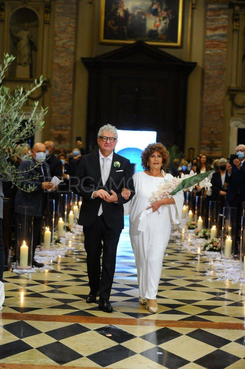 Fiori Darancio Per La Coppia Pugliese Bianchessi Chi Cera Foto Photogallery 1197