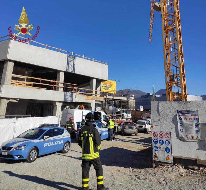 Infortunio sul lavoro al Rondò delle Valli