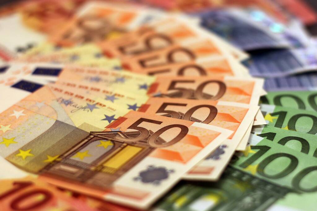 soldi, euro, contributi