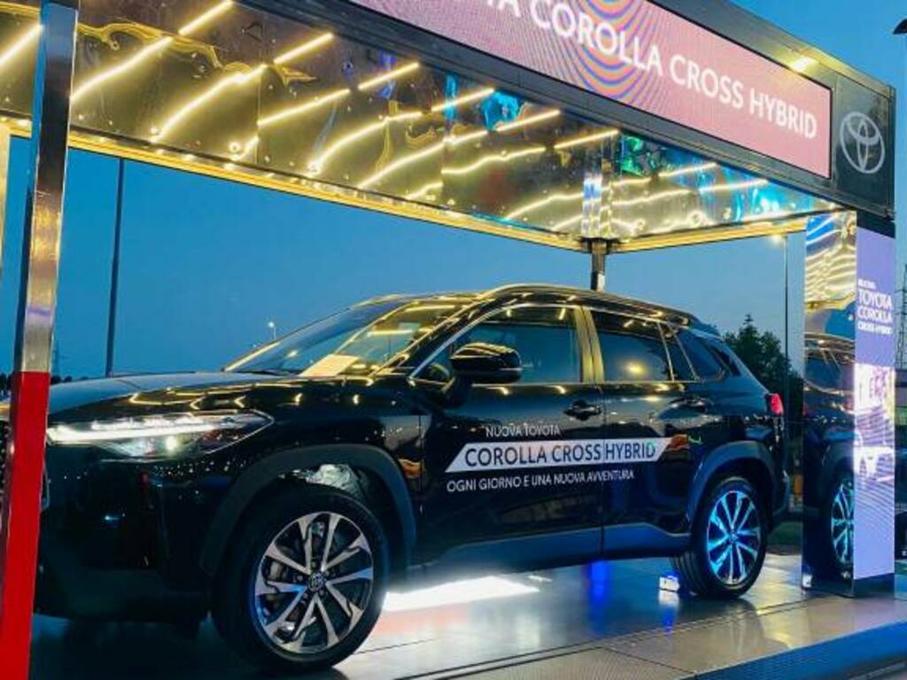 In anteprima da Sarco presentata la nuova Toyota Corolla Cross Hybrid -  BergamoNews