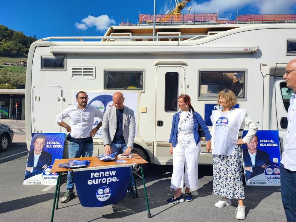 Campagna elettorale: il camper di Azione in Val Seriana 