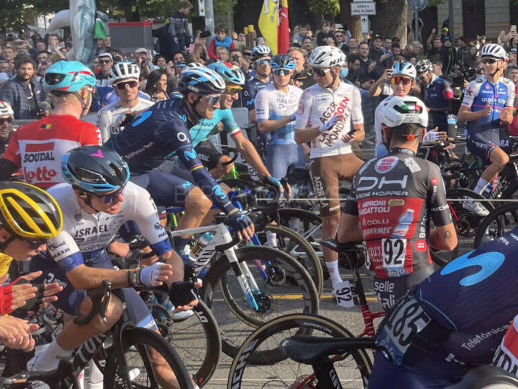 A Bergamo la partenza del Giro di Lombardia 2022