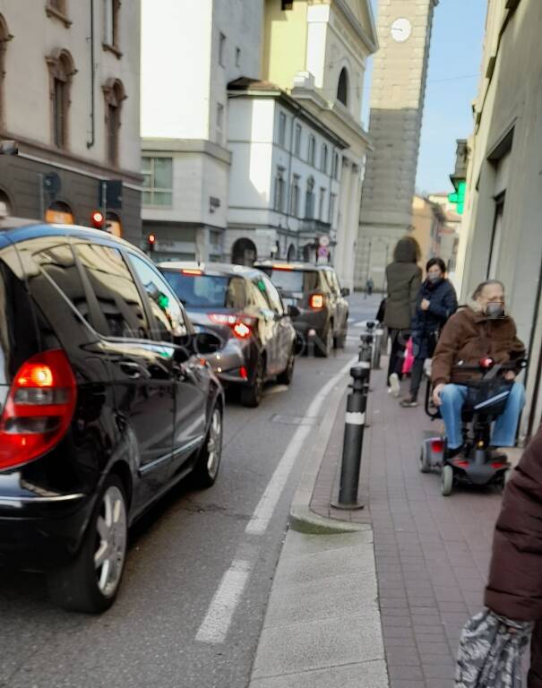 Borgo Palazzo e i marciapiedi da fila indiana