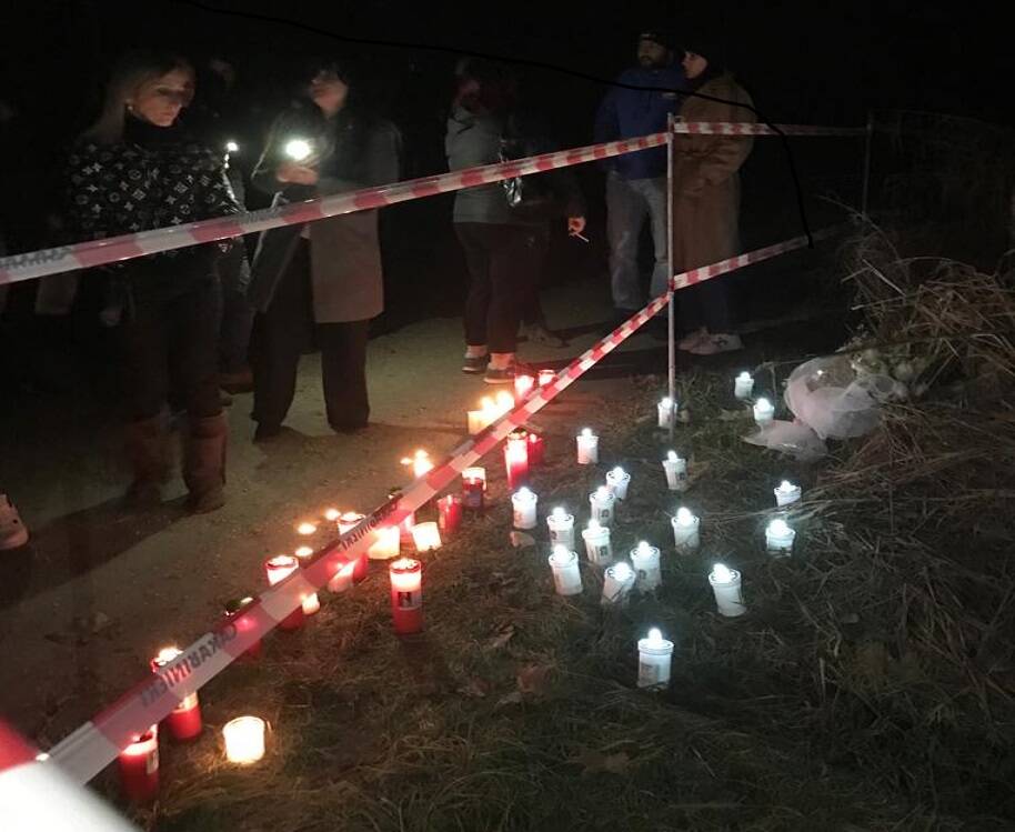 La fiaccolata vicino al luogo del ritrovamento