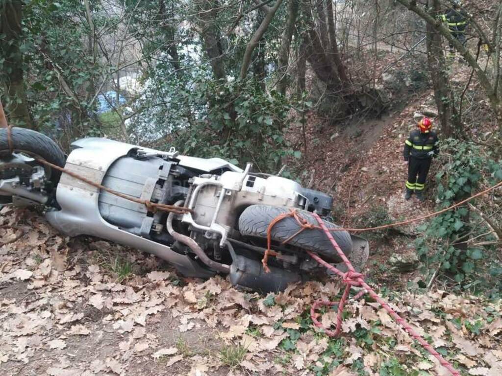 Ponteranica: perde il controllo dello scooter e finisce in un precipizio