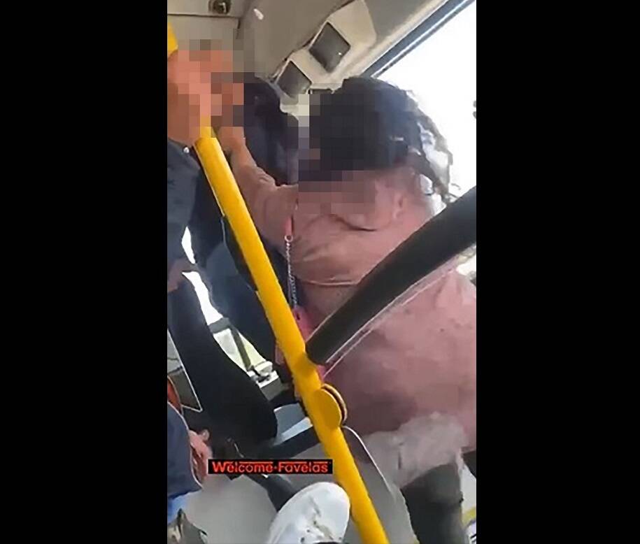 Insulti e sputi in faccia all'autista, poi le mani addosso: caos sul bus,  il video è virale - BergamoNews