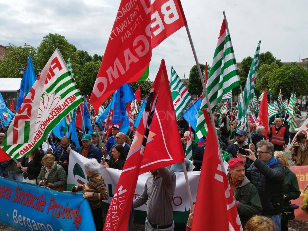 Primo Maggio 2023, il corteo a Bergamo