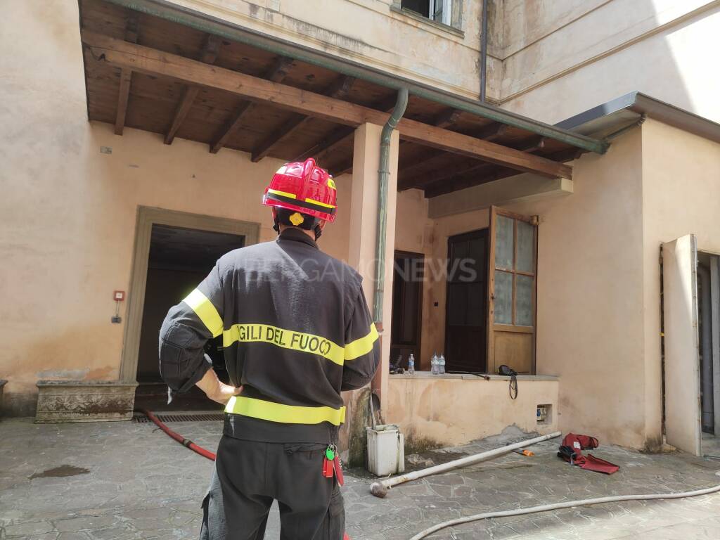 Esplosione in un appartamento di via San Tomaso: tre feriti