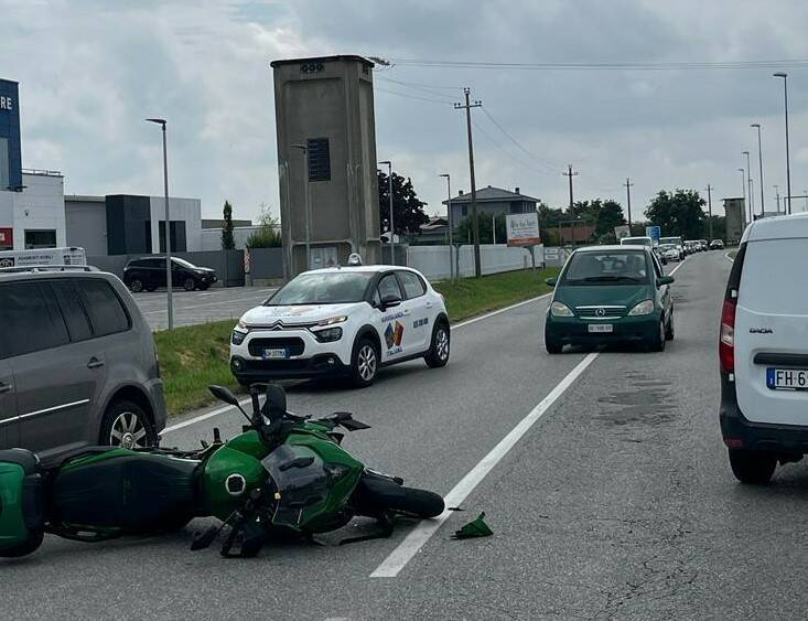 Medolago, scontro auto-moto: due feriti