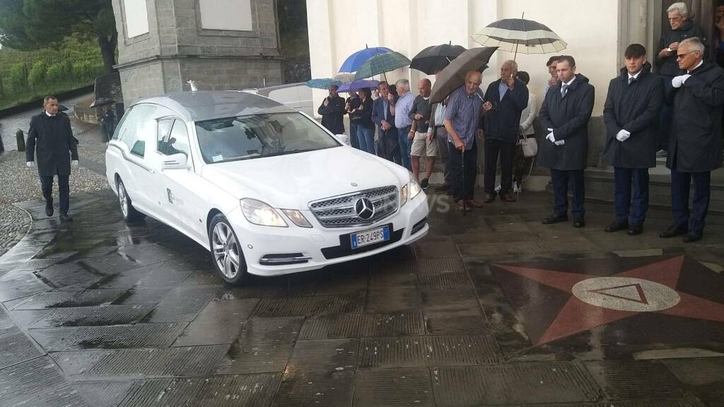 Il funerale di Stefania Rota a Mapello