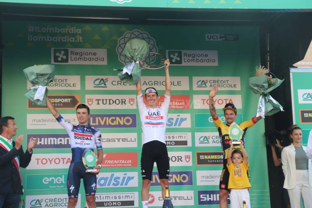 Giro di Lombardia, il “tris”di Pogacar infiamma Bergamo