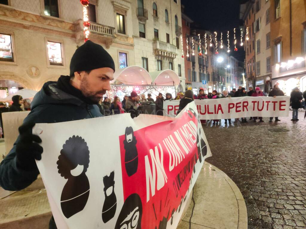 Otto dicembre, Bergamo in piazza contro la violenza di genere